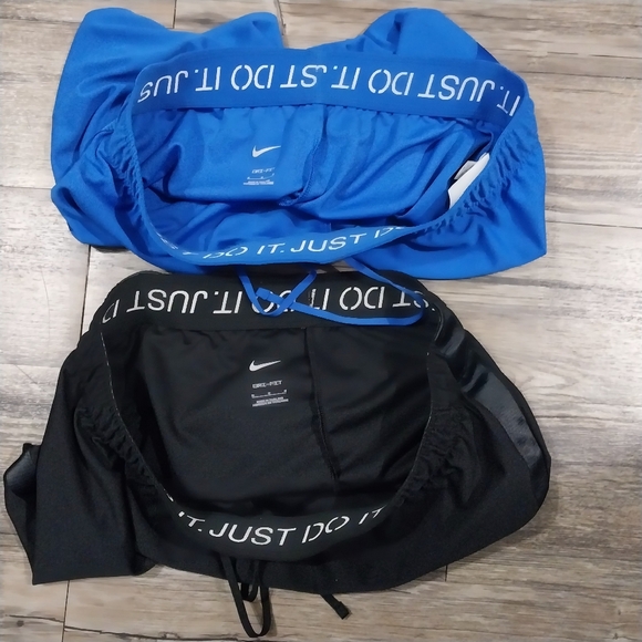 Nike Dry Attack Shorts Women Size M Blue Black Athletic Track Gym Workout Shorts - Picture 5 of 11